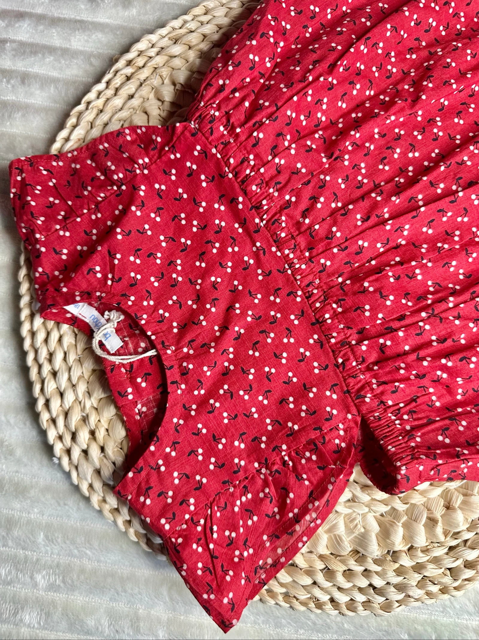 Vestido de manga corta y su culotte de 18 meses rojo con estampado de cerezas – photo 2
